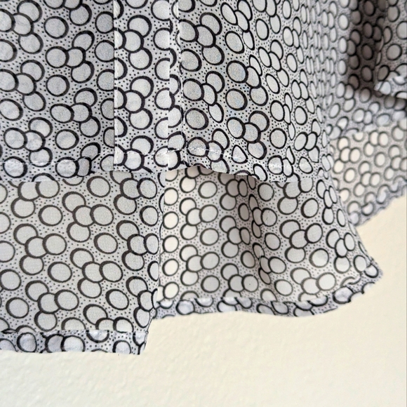 Ann Taylor Black and White Patterned Blouse Size XXL - Picture 4 of 5